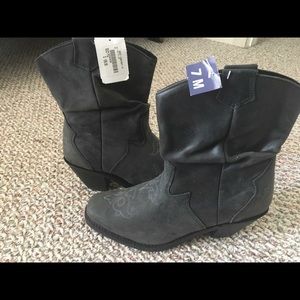 Short boots